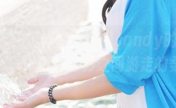 MyGirl美媛馆 – 薛琪琪sandy的黑白写真集——在光与影之间游走的柔软