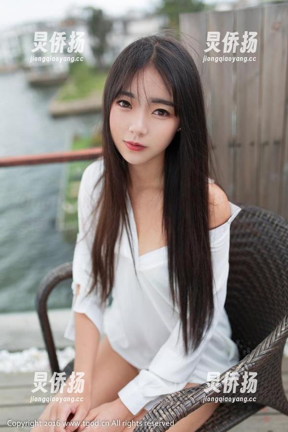 QingDouKe青豆客 - 罗婉莹短裙与高清美图的完美结合，让人不自觉地咽口水。
