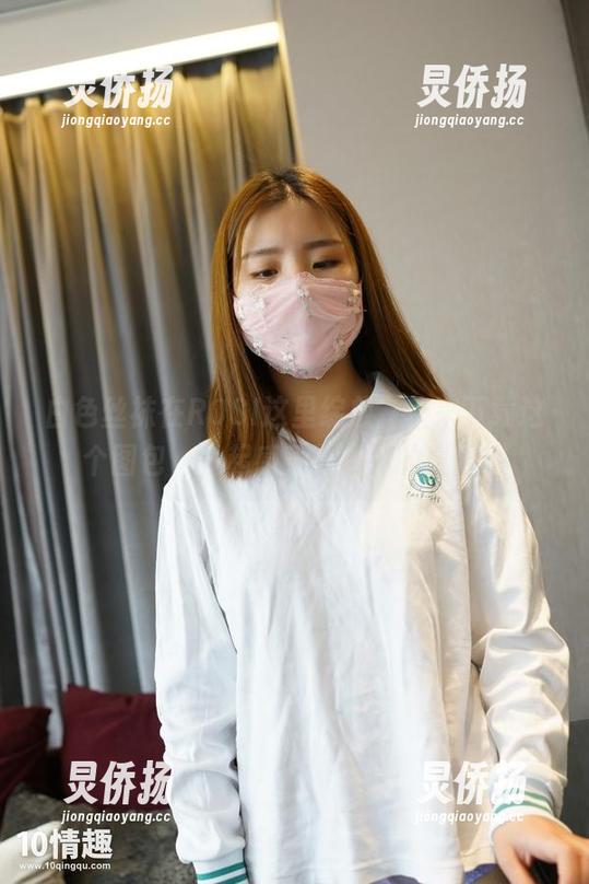 白色丝袜在ROSI这里绽放，快来下载这个图包，一起感受那撩人的氛围！