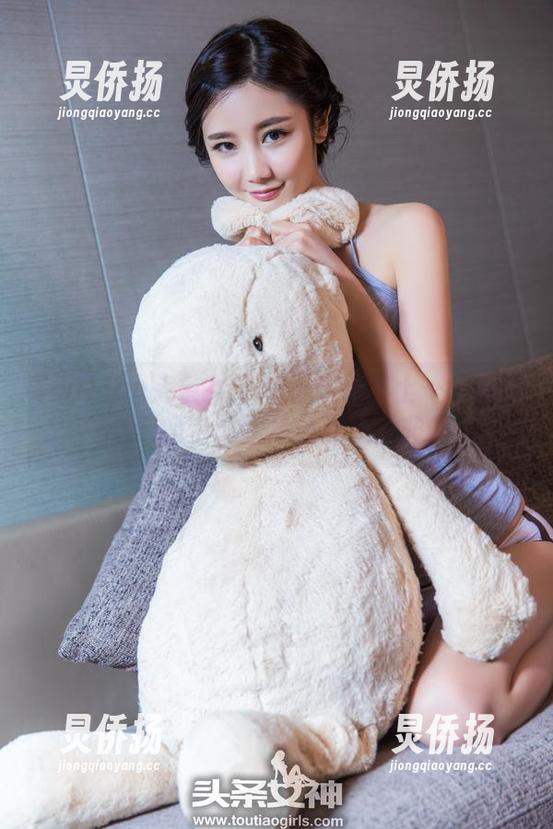 TouTiao头条女神-JennyR TouTiao头条女神 - 不止于护士——JennyR的定制图集让你想入非非