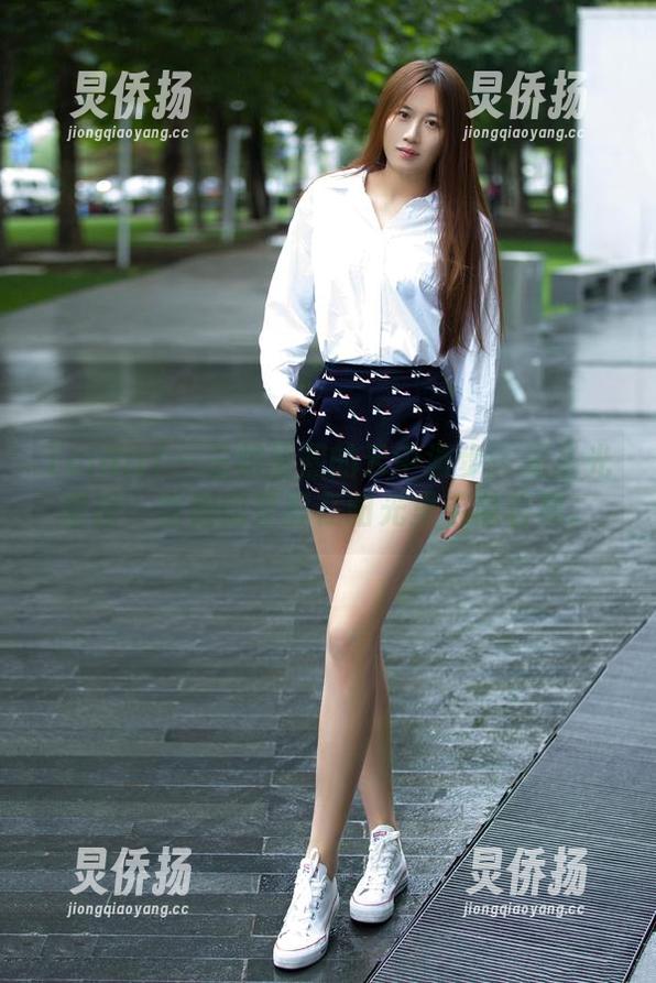 TuiGirl-王根星熙 TuiGirl - 王根星熙的云中漫步:无圣光套图,空姐的身影在阳光里若隐若现。