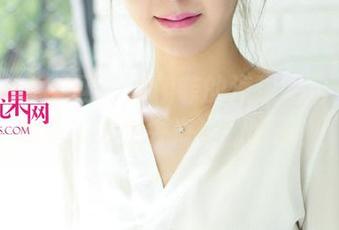 UGirls尤果网 – 张栩菲的海边图包，分享那些让人想去海边的瞬间！