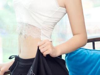 UGirls尤果网 – 一张图片就是一个段子，李颜儿穿定制白裙你一定要看看！