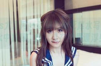 UGirls尤果网 – 谭晓彤的死库水写真：在水中放肆，幽默感在这里漂浮！