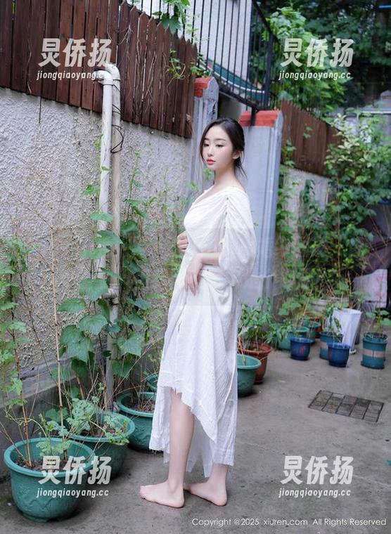Xiuren秀人网-乔伊joy Xiuren秀人网 - 乔伊joy的婚纱图册:像个公主,但我内心其实是个沙雕!