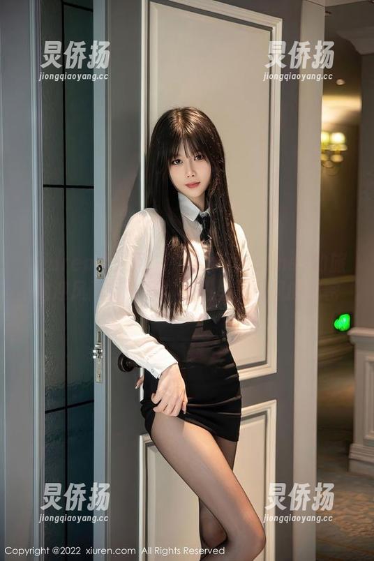 Xiuren秀人网-卓君Jeanes Xiuren秀人网 - 跟随卓君Jeanes的旅拍迎风而行,写真套图里满是风的秘密