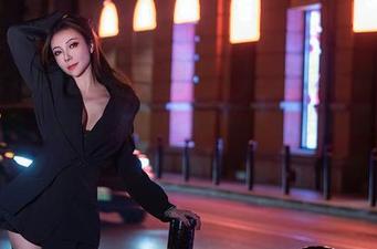 Xiuren秀人网 – 周周不吃香菜这套装有点意思，图包免费？难道真的没谁要付款？
