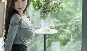 Xiuren秀人网 – 最新肉丝来袭，噜噜妞儿的美图让人心脏小鹿乱撞！