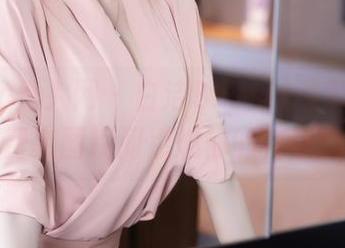 Xiuren秀人网 – 白洁Bessie着制服，免费套图瞬间点燃你的视线！