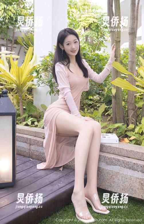 Xiuren秀人网-糯美子MINIbabe Xiuren秀人网 - 那一瞬间:照片中的糯美子MINIbabe与花嫁梦
