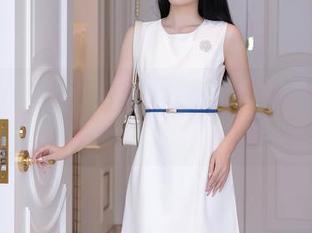 Xiuren秀人网 – 别眨眼！金妍兮Saki高清美腿写真集，让你一秒入迷