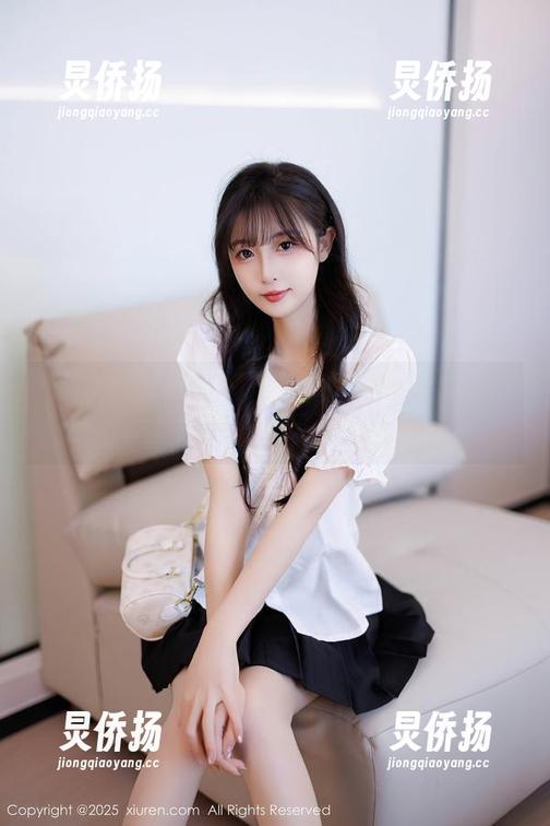 Xiuren秀人网-陈小喵 Xiuren秀人网 - 黑丝主题的神秘魔力:陈小喵独特角度下的美图之旅