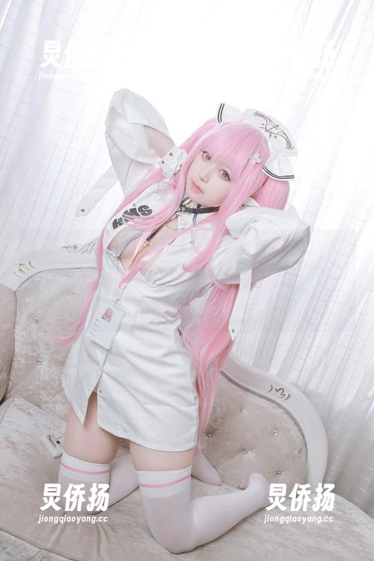 当情人节睡裙遇见asagiriai(爱ちゃん)，这简直是写真美图中的完美邂逅，每一帧都是心动。