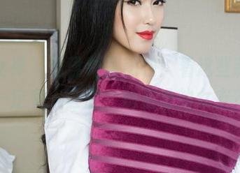 克拉女神 – 盈盈制服图包：看这些制服，一定有人会想，她是谁的女友？