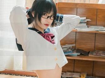 兔玩映画图册：那些眼神透着清新气息的JK少女，简直要人融化。