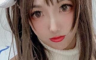观看刺青Poi：美脚与个性的完美碰撞！