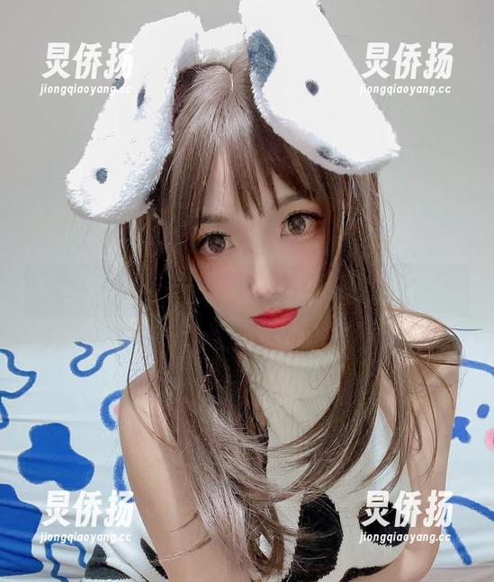 观看刺青Poi：美脚与个性的完美碰撞！