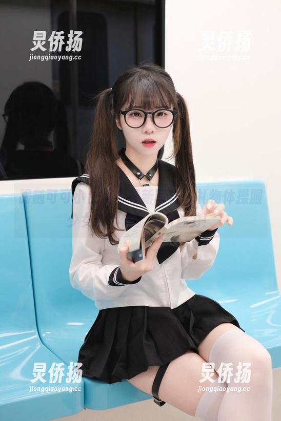 可可小白兔 跟随可可小白兔的最新写真,礼物体操服少女带你体验运动魅力!