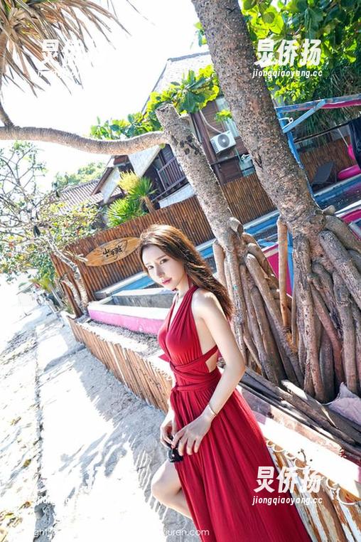 嗲囡囡 - 看方绮言Ayaka的写真资源，油亮得就像刚抹完护肤品！