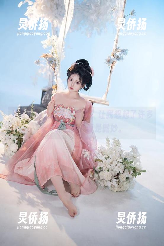夏夏子的女友最新写真，让我想起了许多未解的心事，真是微妙。
