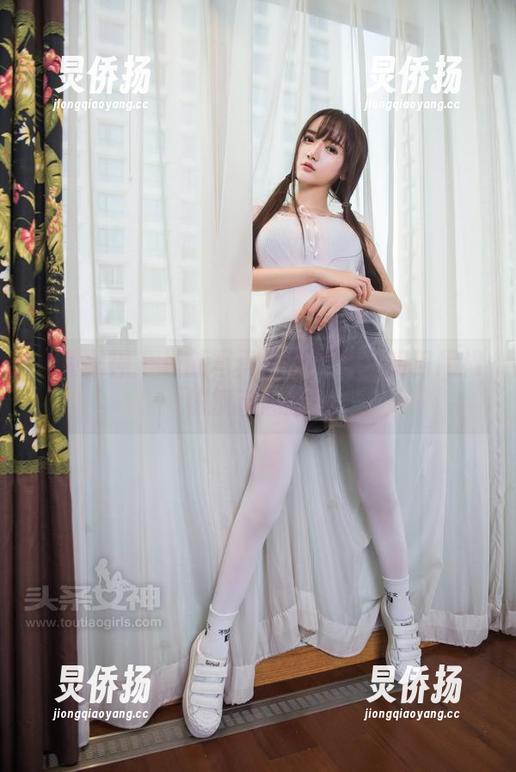 头条女神 - 最新写真！文雪教你如何用棉袜撩动心弦！