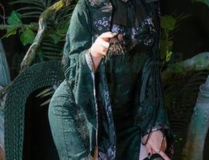 婚纱并不单调，跟着奶桃桃一起cos出个未来吧！