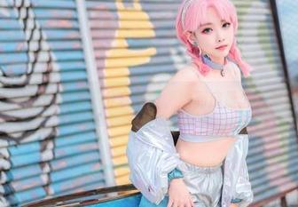 宫本桜的制服图集，分享一下，她到底是怎么做到的？
