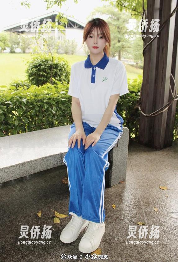 小众视觉 - 谁说自拍只能单调？小苏菲的写真套图，带你走进她的奇妙日常。
