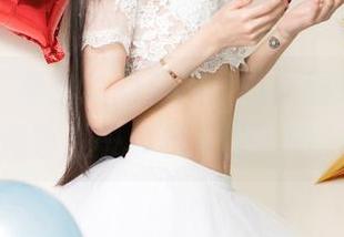 尤果网 – 李宝儿的旅拍：从原图到图包，简直是一场视觉的冒险。