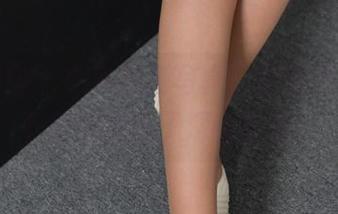 异思趣向 – 小九的新写真，黑丝服务生，下载前别忘了深呼吸哦！