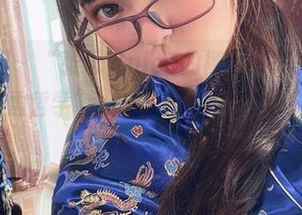 微密圈 – “张思允nice的裸足，美图舞动中的轻盈哲学”，连我都想学她如何优雅地走路，哈哈！