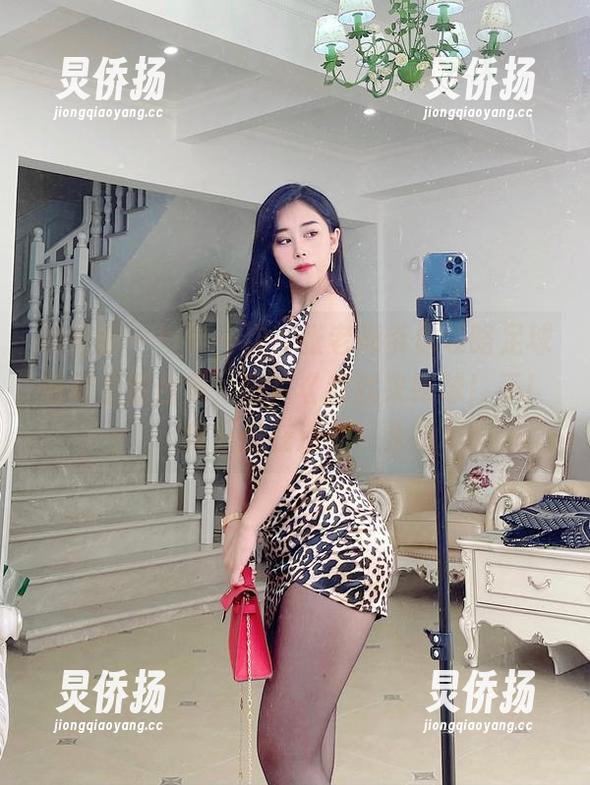 张老师 微密圈 - 每年一次,张老师带你领略足球篮球主题合集,照片《我就来踢球!不!我只是在滑倒!》
