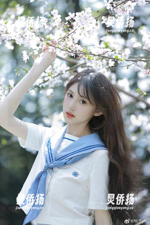 怡子yiii 怡子yiii与紫蔷薇的私密时光:美图壁纸背后的温柔瞬间!