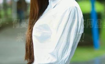 推女郎 – 何奕恋的裤里丝藏在网盘里，快来下载，别太羞涩！
