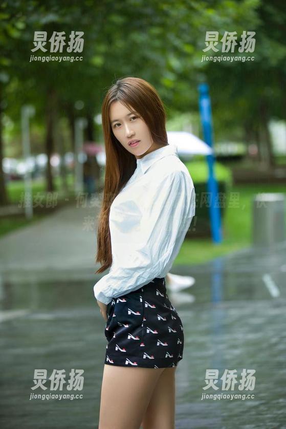 推女郎 - 何奕恋的裤里丝藏在网盘里，快来下载，别太羞涩！