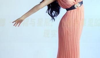 推女郎 – 红裙与星辰：写真全集里的梦与现实