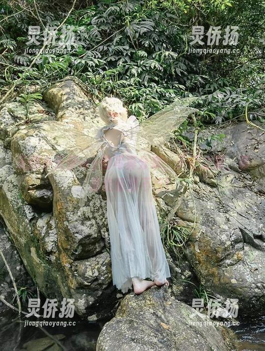 无颜小天使wy的写真分享：天使之翼，真是软萌到不行！