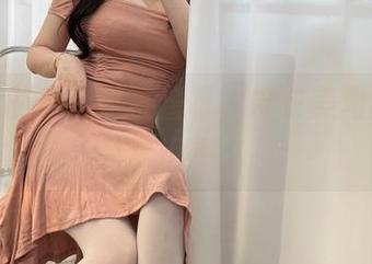 私房里的秘密是依酱呀，皮衣美图展示日常幻想。
