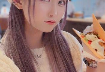 在体操服里找到自我：月城委员会的精选图片又甜又美。