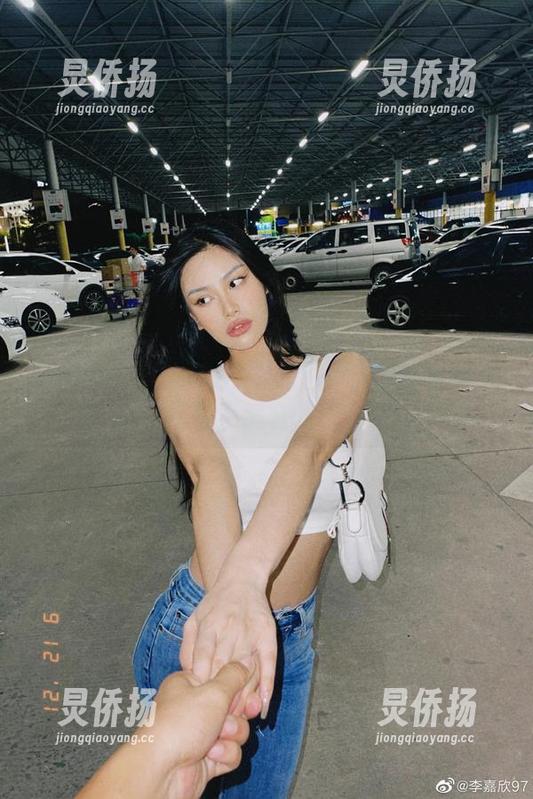 李嘉欣97 微密圈 - 李嘉欣97的红色伊人美图:谁说红色不适合夏天?