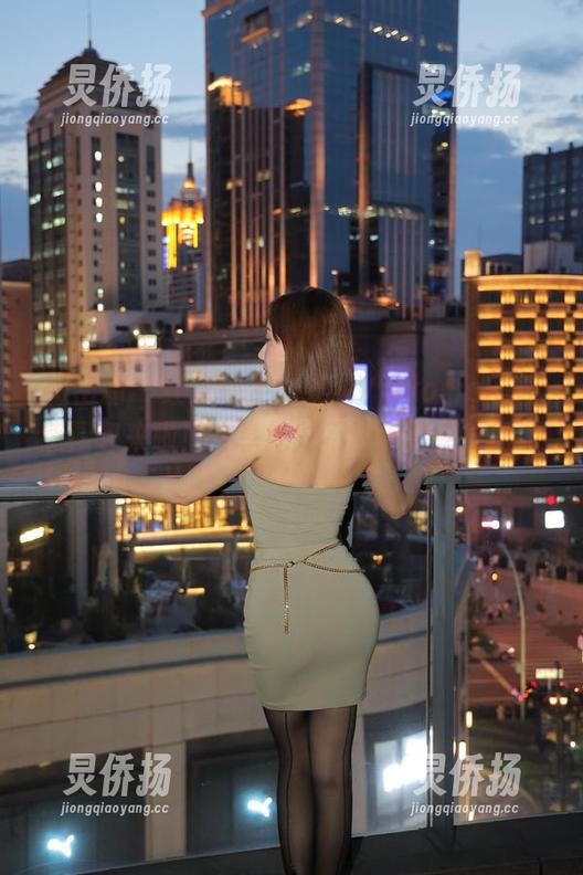 果儿Victoria 微密圈 - 红皮别走,果儿Victoria的性感图包来啦!分享绝对不让你失望!哈哈!