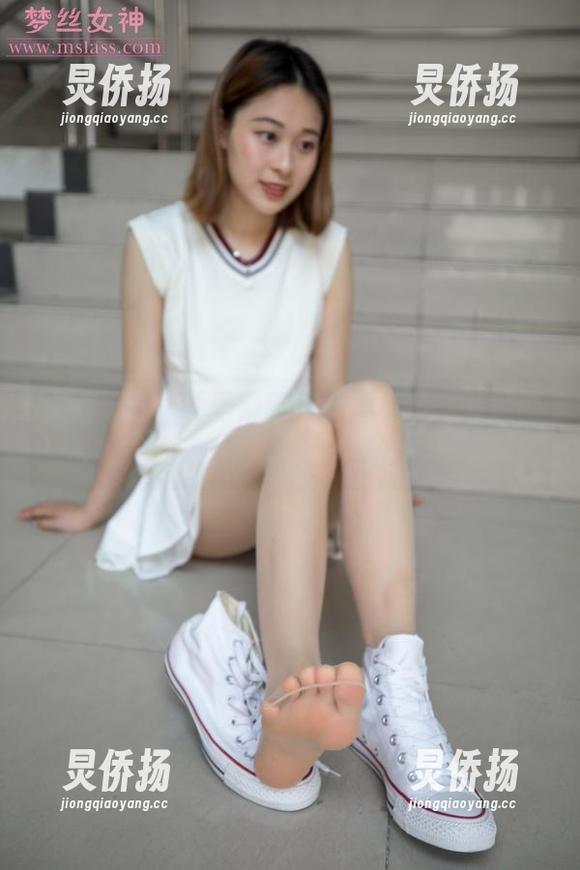 梦丝女神-晓晓 梦丝女神 - 看看晓晓穿牛仔裤的这些瞬间合集,简直是牛仔裤爱好者的天堂!
