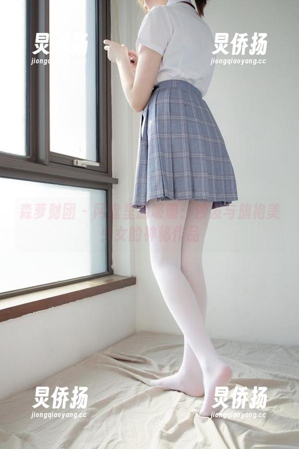 森萝财团-吸吸 森萝财团 - 网盘里的吸吸:沙发与旗袍美少女的神秘作品