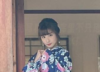 泥泥汝的泳池写真：图库里不只是一汪水，还是一池春水！