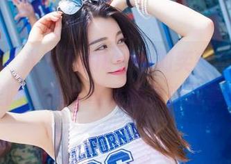 爱蜜社 – 光影下的Lynn刘奕宁与她那条美腿，照片里藏着多少故事？
