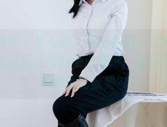 物恋传媒 – 毛衣达人佳琪私拍：在图片中，毛衣与我之间的浪漫友情，谁能理解这种温暖的默契？