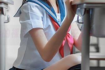 疯猫ss的裸足cos，光影交错中谁负责？