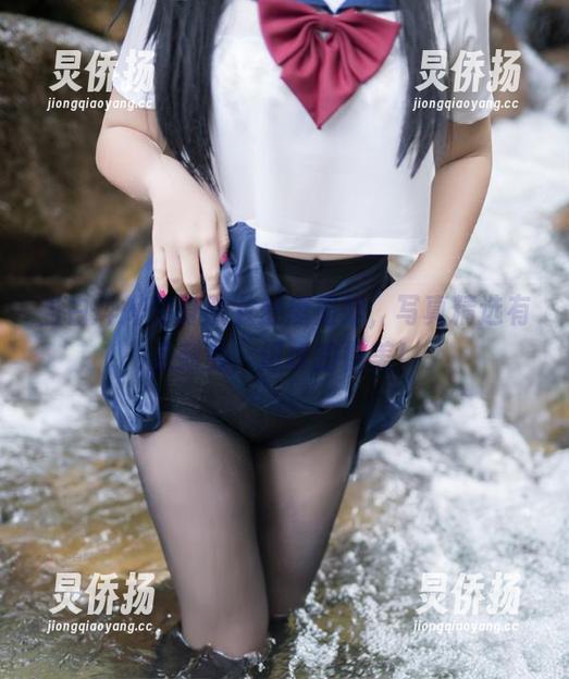 白烨烨 当白烨烨变身胶衣魅魔姐姐,写真精选有点刺激,但真的很美!