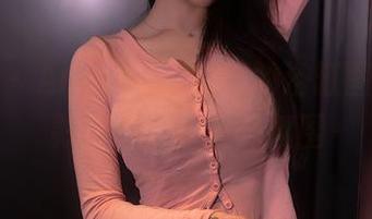 秀人网 – Angela小热巴的浴缸图册，光影交织下的暧昧氛围