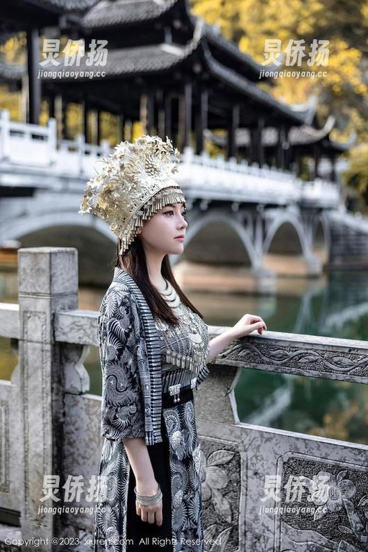 秀人网-Elise谭晓彤 秀人网 - Elise谭晓彤的女孩画卷:温柔与俏皮并存的套图作品